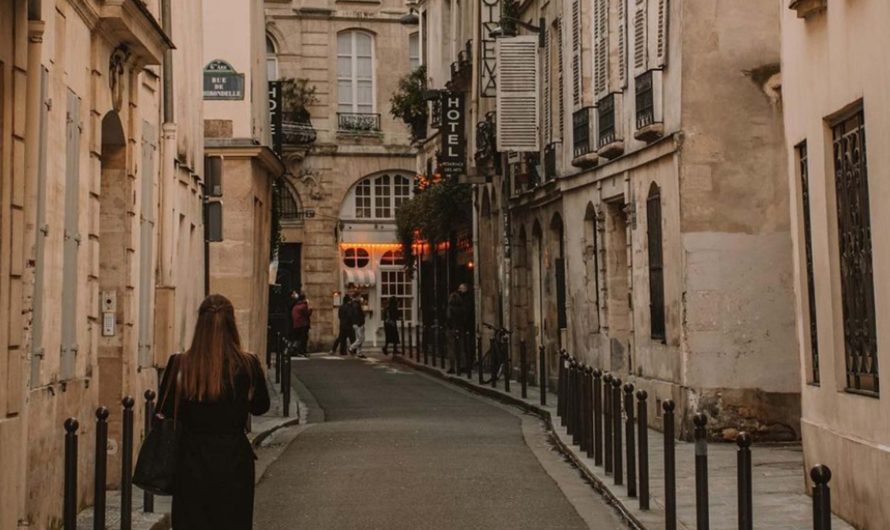 Exploring the Charms of Rue Gît-le-Cœur: A Stroll Through the Heart of the 6th Arrondissement