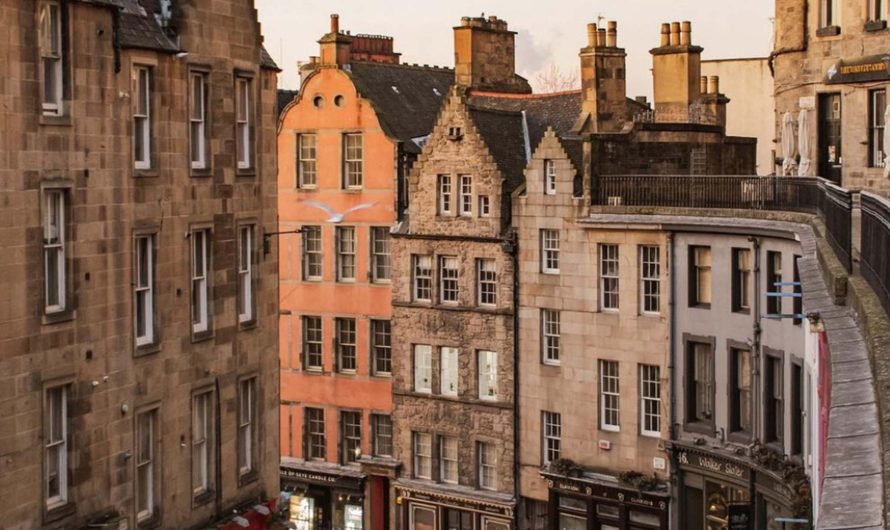 Victoria Street: A Stroll Through Timeless Charm and Iconic Elegance