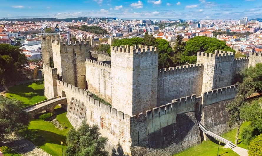 Discover the Alfama District: Lisbon’s Oldest and Most Beautiful Neighborhood